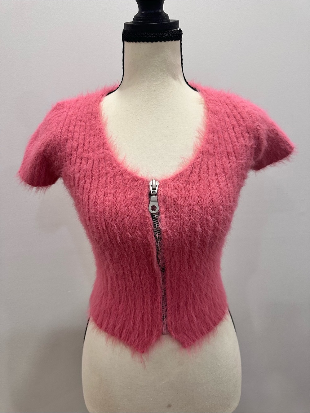 The Ragged Priest Pink Fuzzy V-Neck Zip-Front Crop Sweater Eyelash Size Small